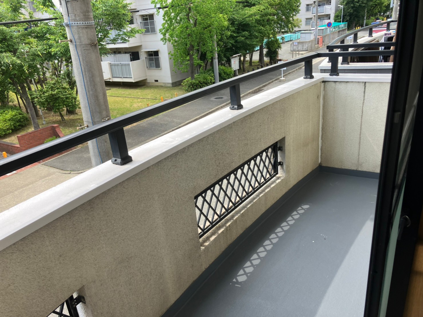 湊川駅：２階バルコニー