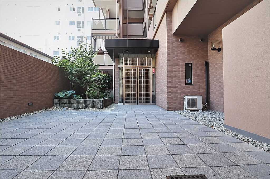 【JR山陽本線・西明石駅】建物入口です。