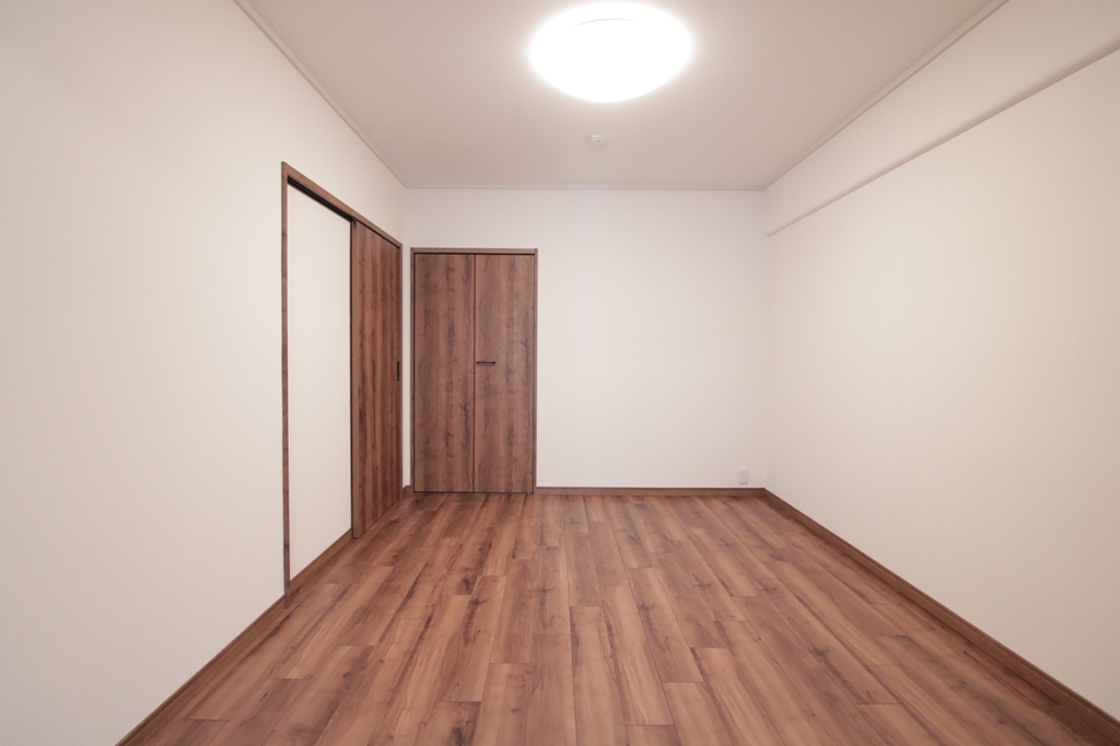【JR芦屋駅・阪神打出駅】洋室約6帖のお部屋です。洋室の内装は統一されています♪