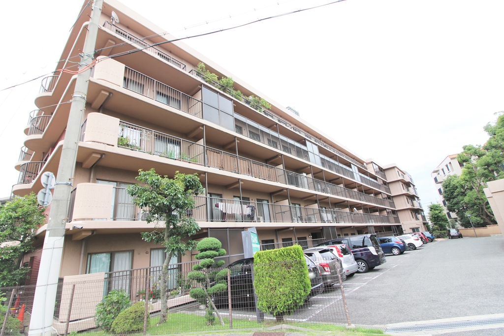 【JR芦屋駅・阪神打出駅】RC造5階建てのマンションです。